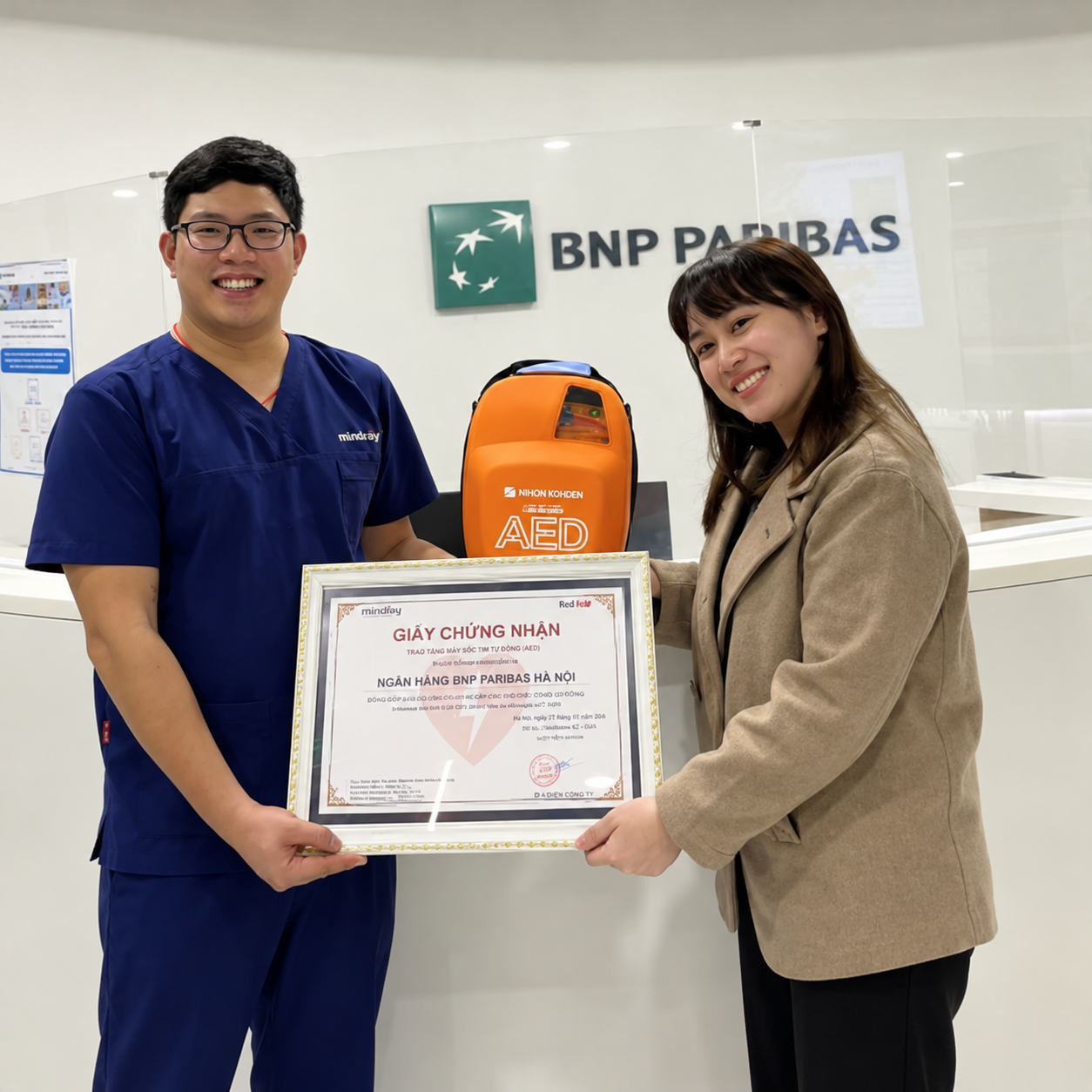 BNP-Paribas-AED-Donation-Handover
