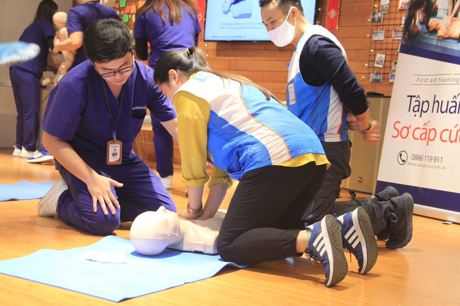 Ai-su-dung-duoc-may-AED-Nhung-doi-tuong-may-AED-phu-hop-trong-thuc-te