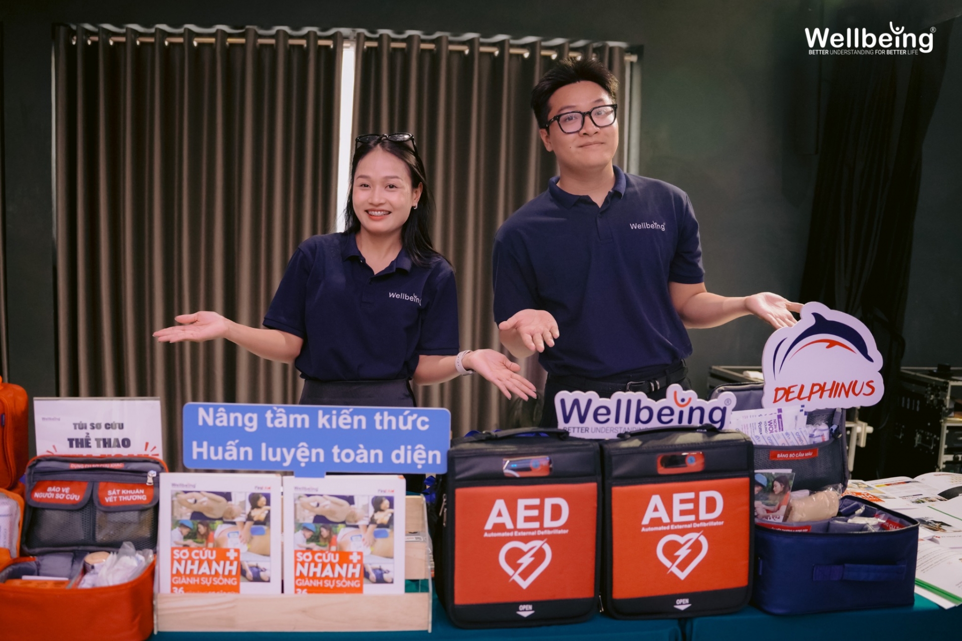 Dao-tao-su-dung-may-AED-may-soc-tim-mien-phi-tu-Wellbeing