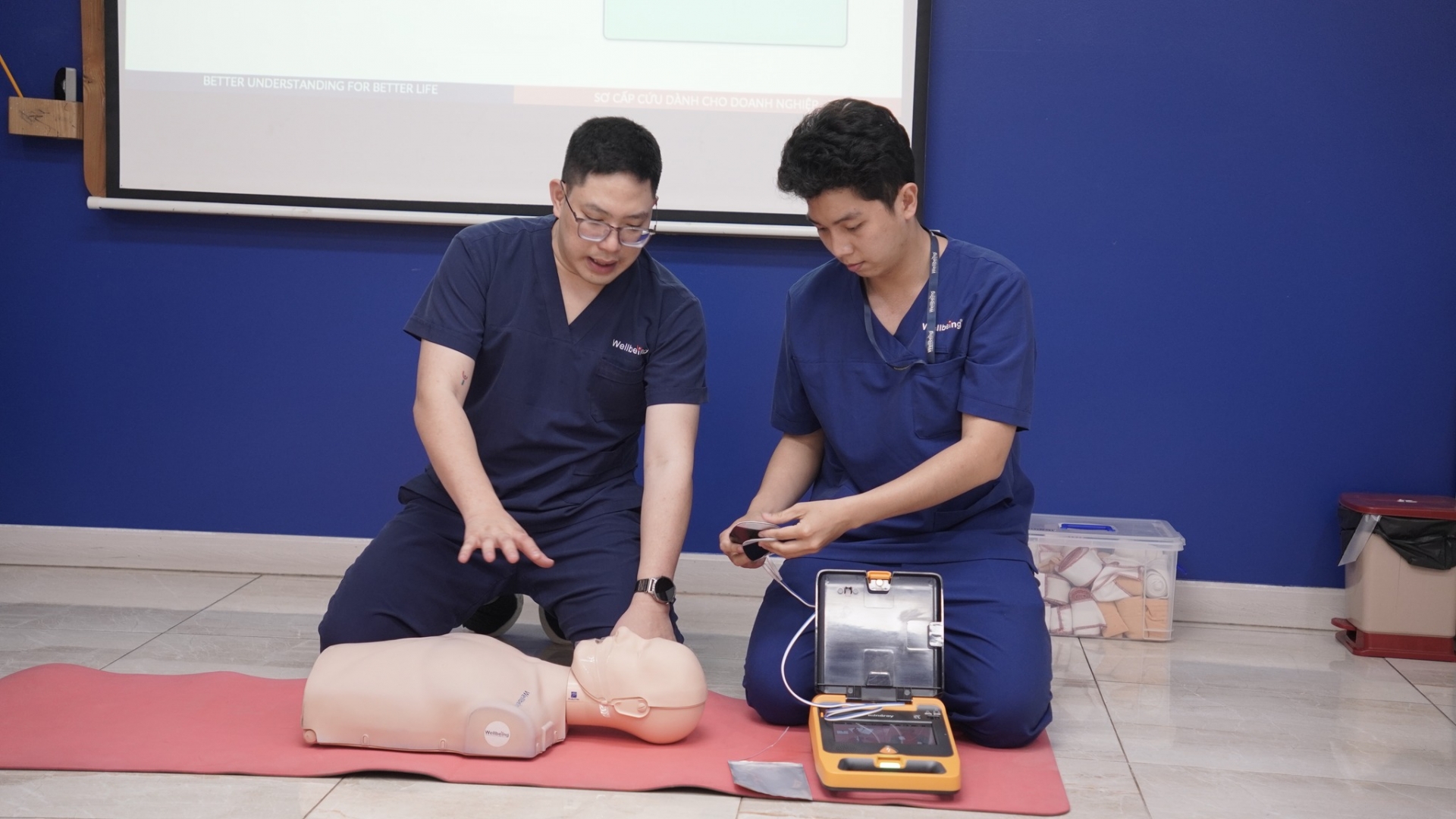 Hoc-su-dung-may-AED-o-dau