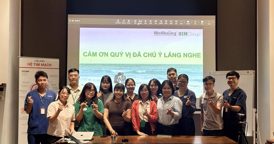 Đại diện Cảng H&agrave;ng kh&ocirc;ng chia sẻ về m&aacute;y AED Wellbeing